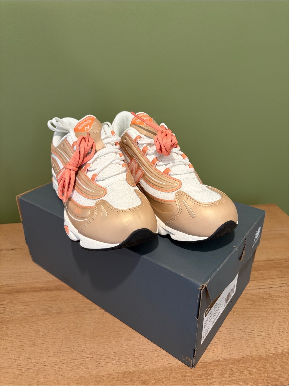 New Balance 1000's - 8 women's brand new
